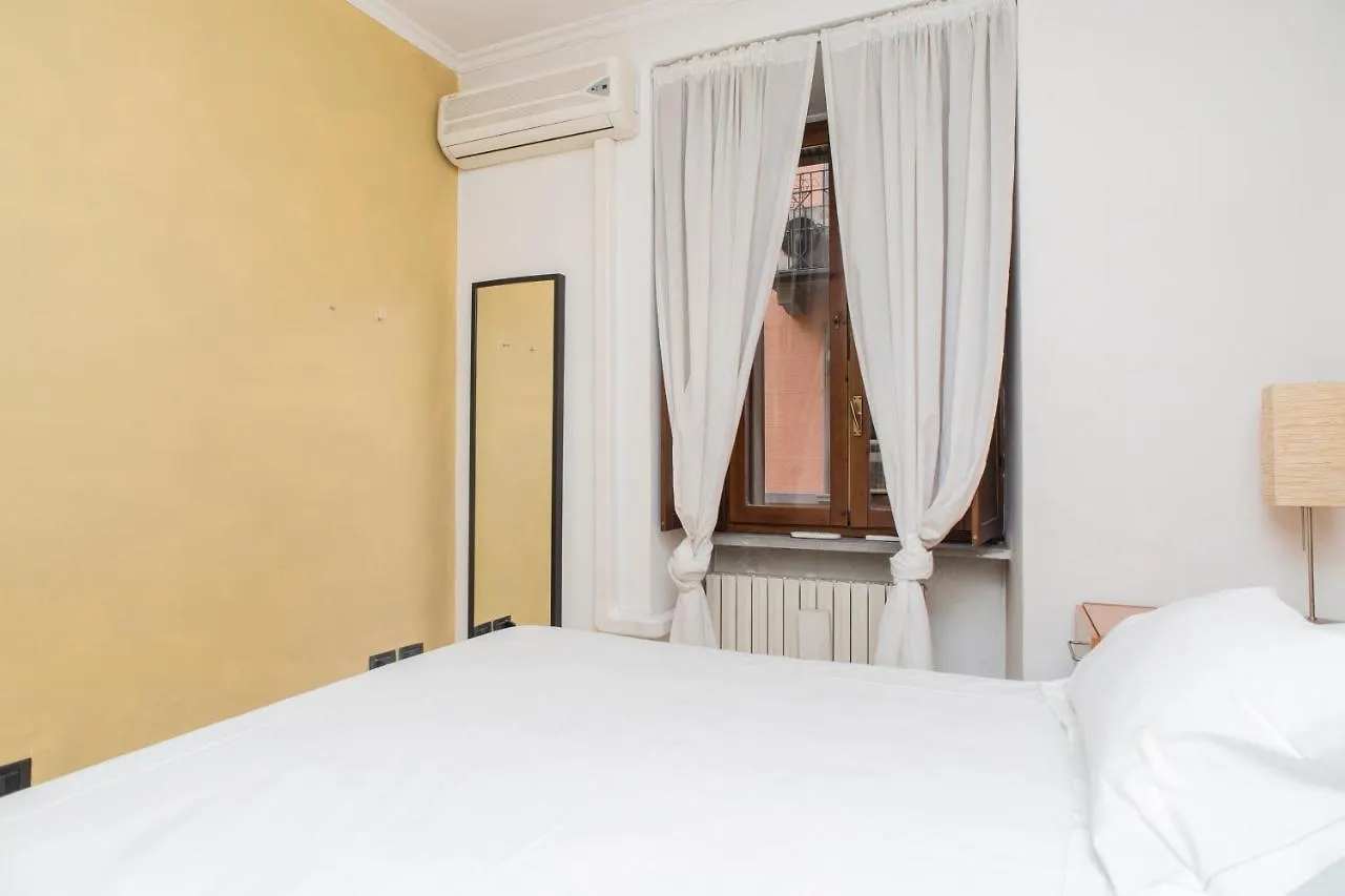 Living Milan - Via Brera 23 Apartment 0*,